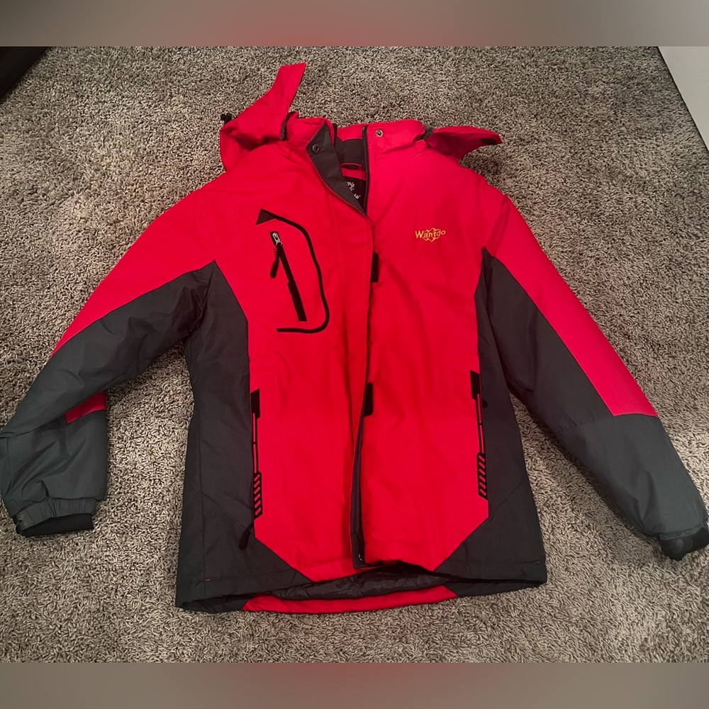 NWOT Women's Red and Black Ski Jacket